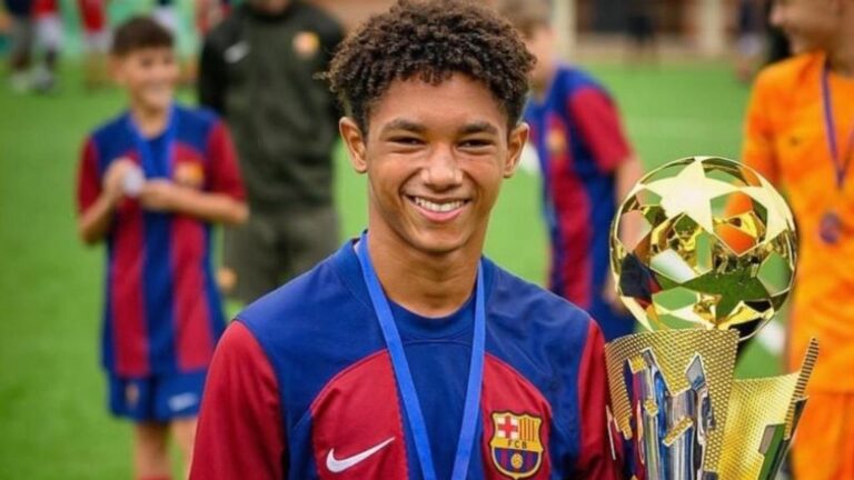 82728052-5a83-4d14-8578-5e78cd786c0c_original-libre-aspect-ratio_default_0